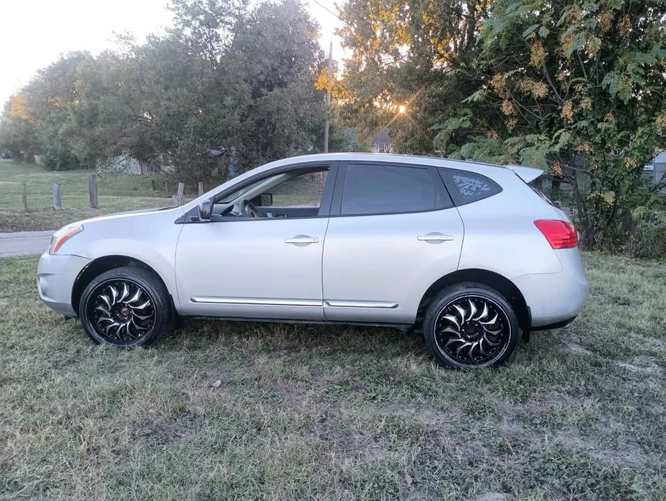 2013 Nissan Rogue - Image 8 of 10