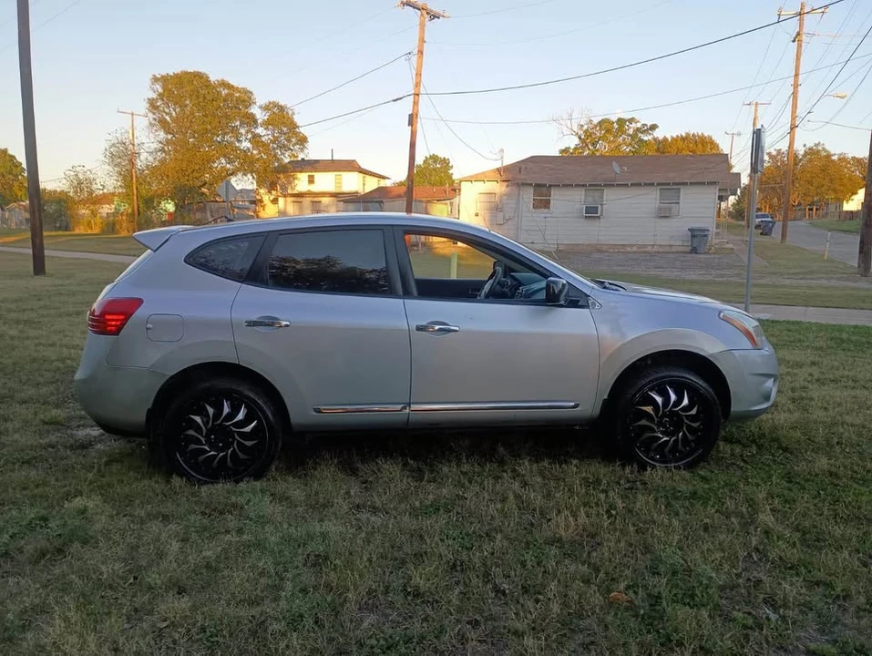 2013 Nissan Rogue - Image 3 of 10