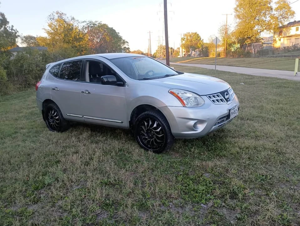 2013 Nissan Rogue - Image 4 of 10