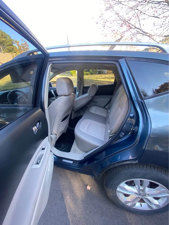 2013 Nissan Rogue - Image 2 of 5