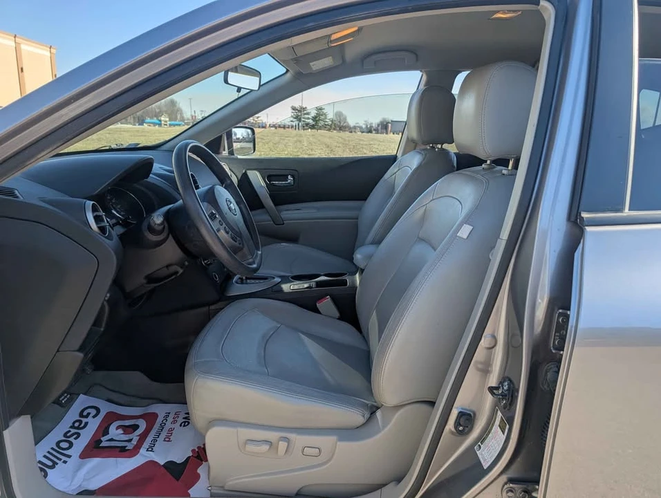 2013 Nissan Rogue - Image 2 of 15