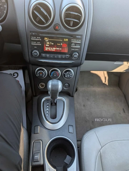 2013 Nissan Rogue - Image 6 of 15