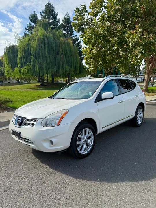 2013 Nissan Rogue - Image 2 of 18