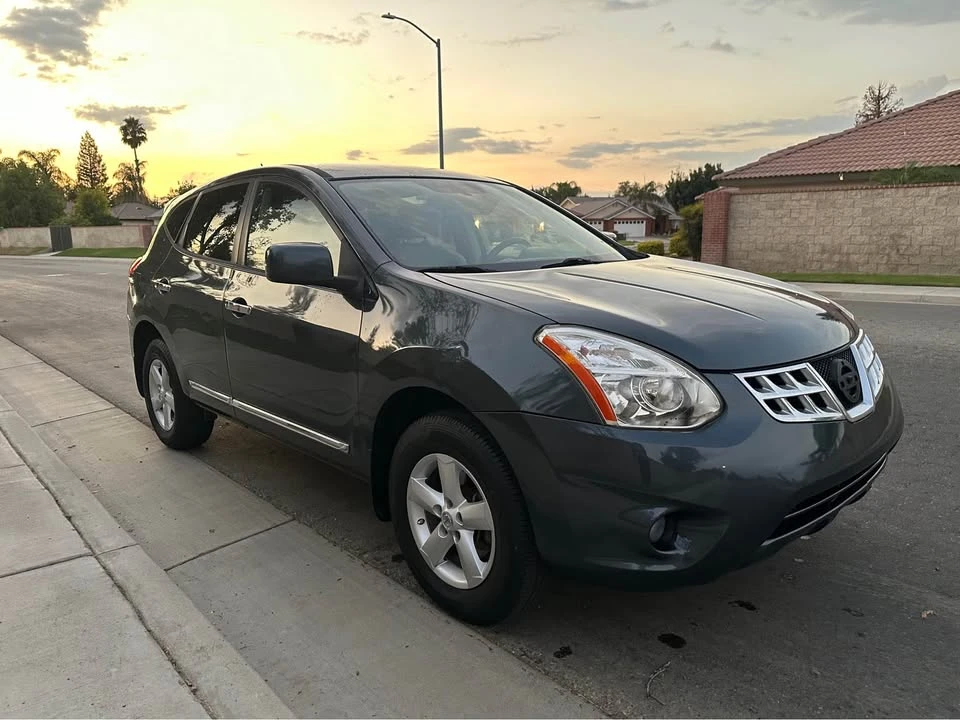 2013 Nissan Rogue - Image 2 of 10
