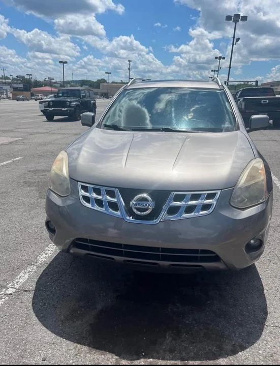 2013 Nissan Rogue - Image 2 of 2