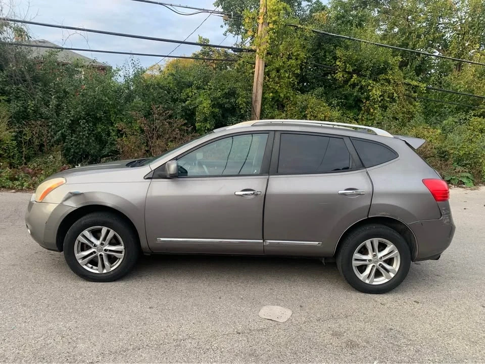 2013 Nissan Rogue - Image 2 of 3