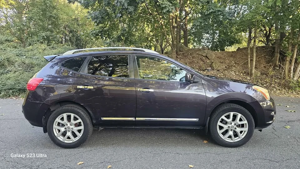 2013 Nissan Rogue - Image 2 of 18