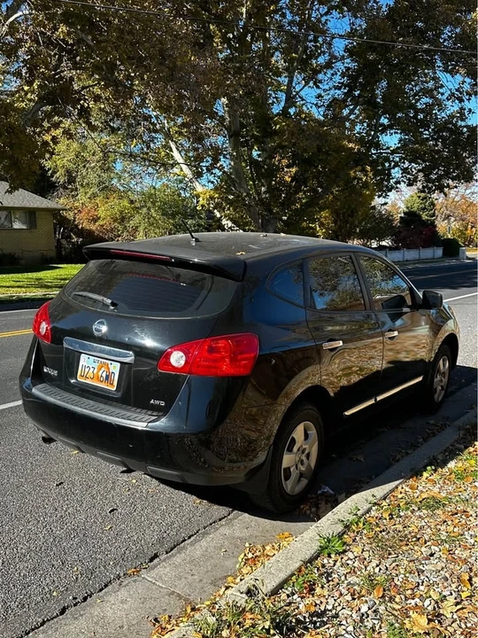 2013 Nissan Rogue - Image 2 of 10