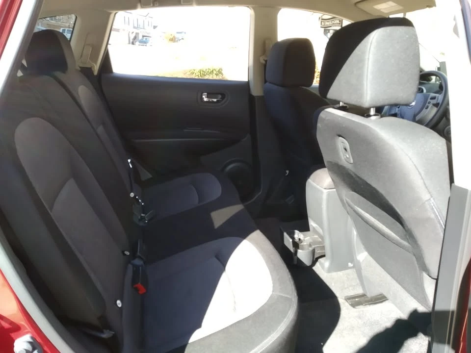2013 Nissan Rogue - Image 6 of 9