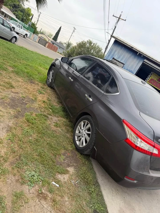 2013 Nissan Sentra 7th Gen - Image 2 of 5