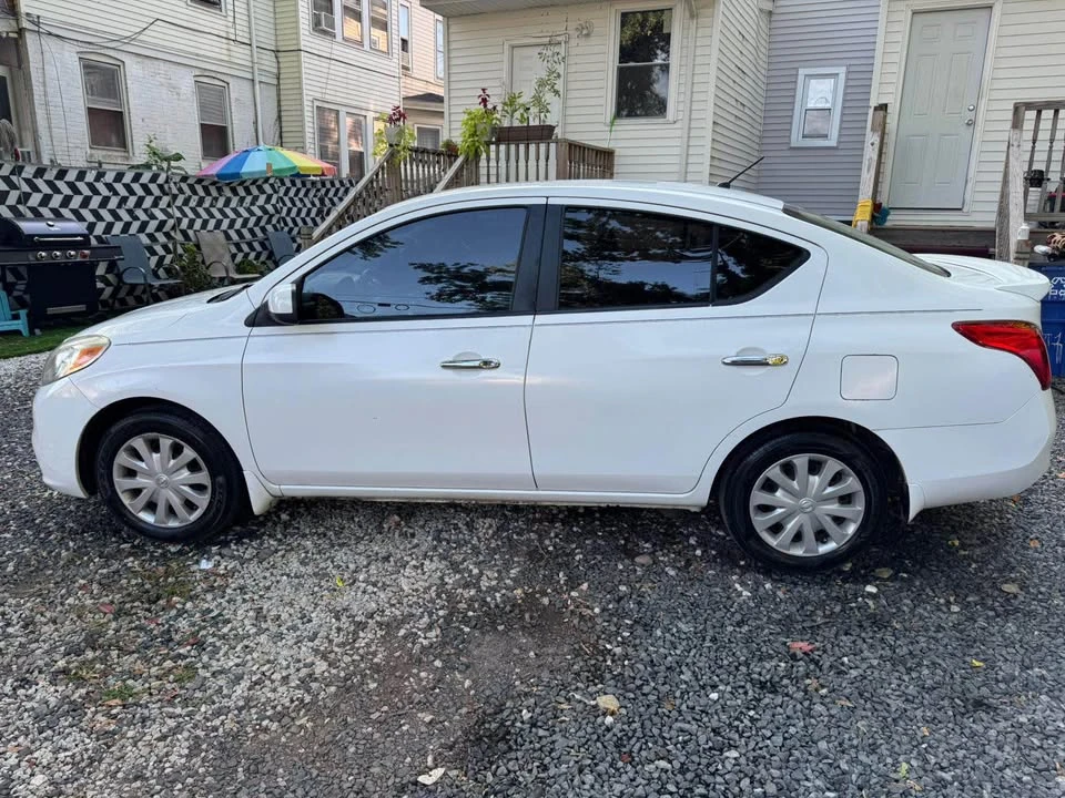 2013 Nissan Versa - Image 2 of 5