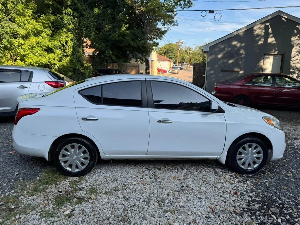 2013 Nissan Versa - Image 3 of 5