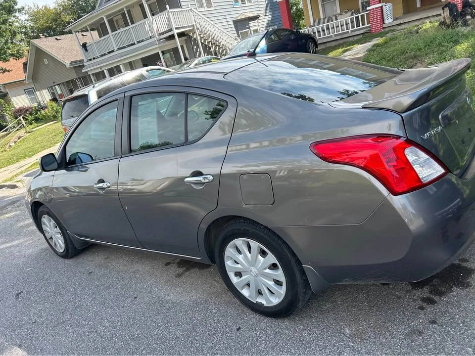 2013 Nissan Versa - Image 10 of 16