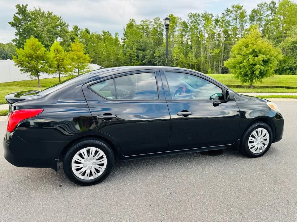 2013 Nissan Versa - Image 7 of 9