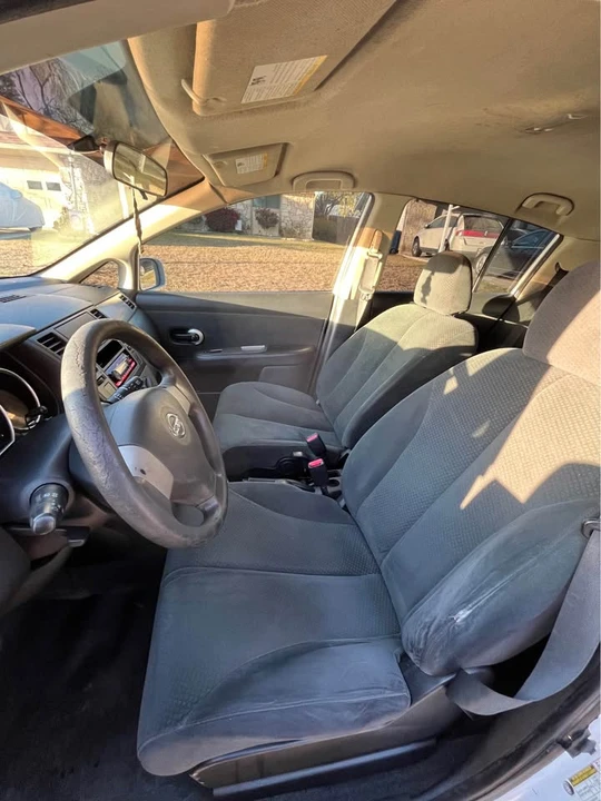 2013 Nissan Versa - Image 10 of 11