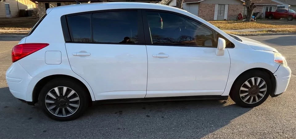 2013 Nissan Versa - Image 3 of 11