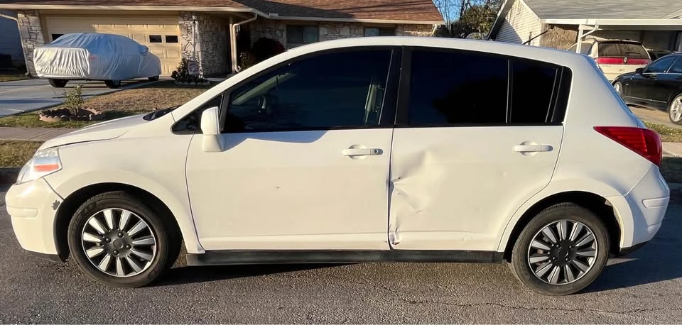 2013 Nissan Versa - Image 2 of 11
