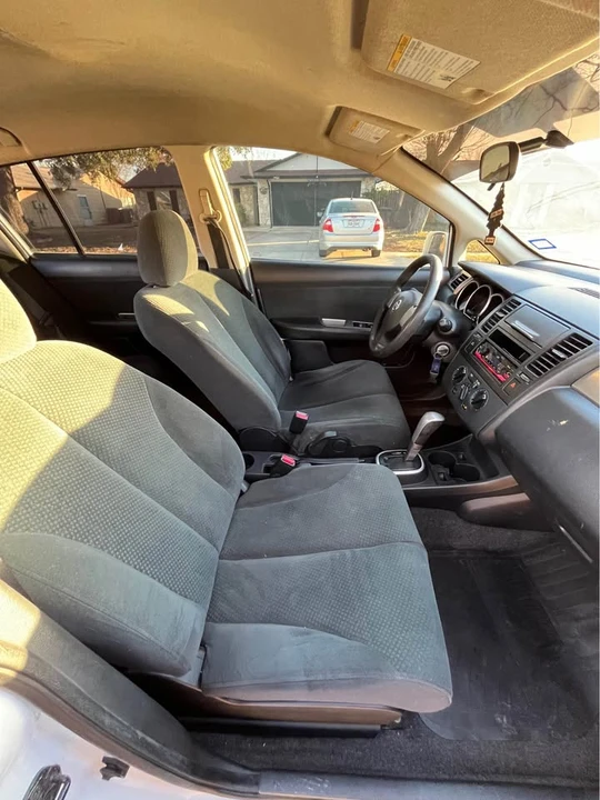 2013 Nissan Versa - Image 5 of 11