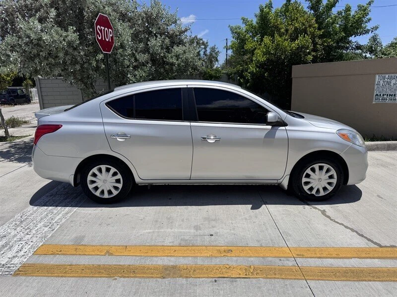 2013 Nissan Versa - Image 5 of 15