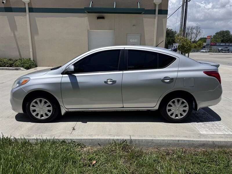 2013 Nissan Versa - Image 4 of 15
