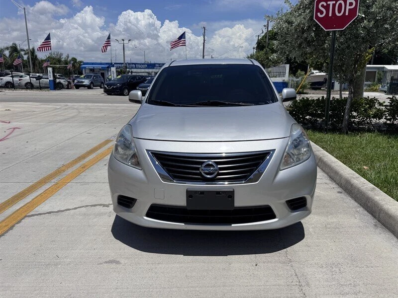 2013 Nissan Versa - Image 2 of 15