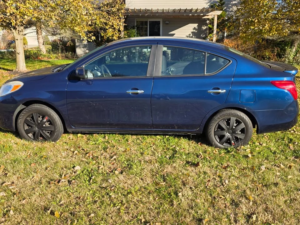 2013 Nissan Versa - Image 3 of 10