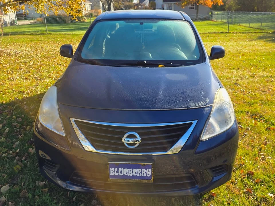 2013 Nissan Versa - Image 4 of 10