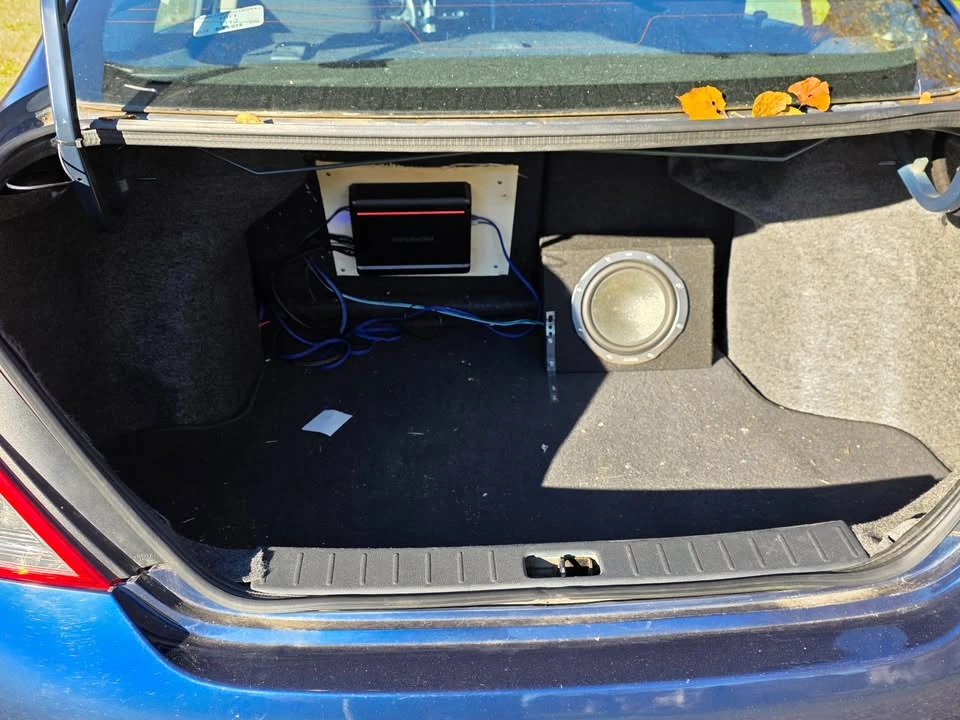 2013 Nissan Versa - Image 7 of 10