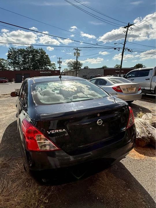 2013 Nissan Versa - Image 2 of 5