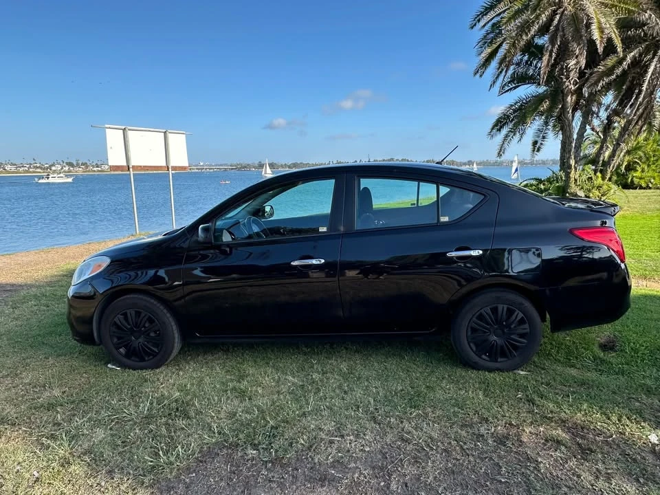 2013 Nissan Versa - Image 9 of 10
