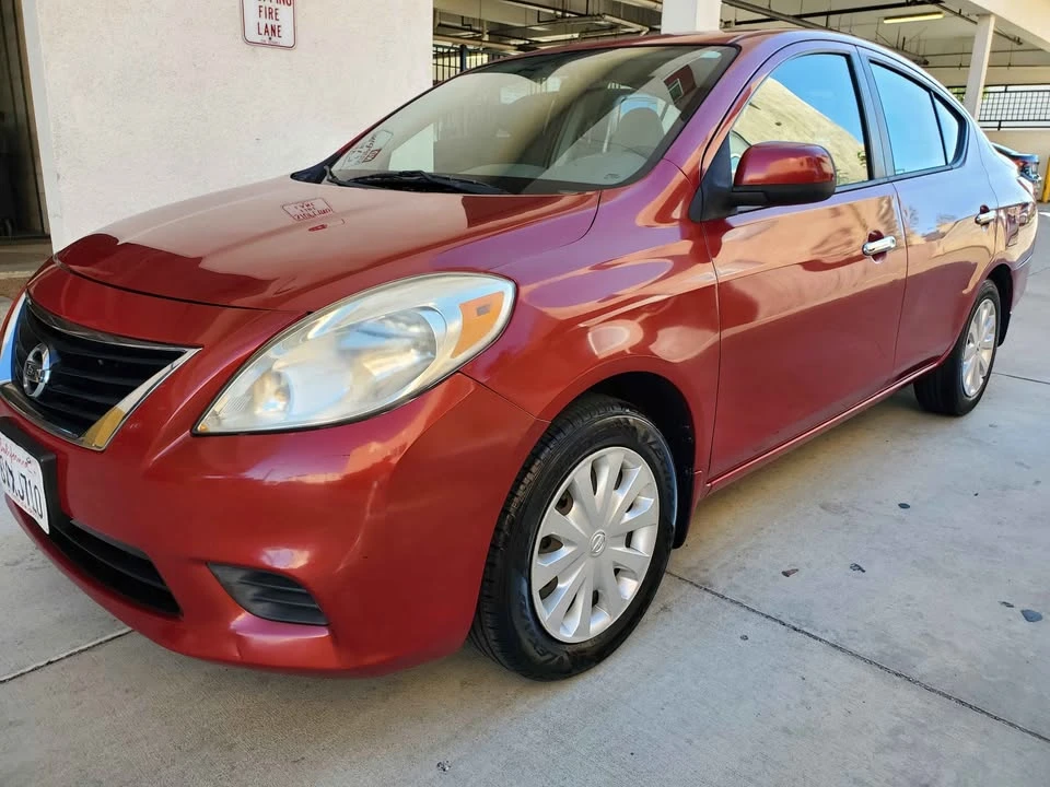 2013 Nissan Versa - Image 6 of 17