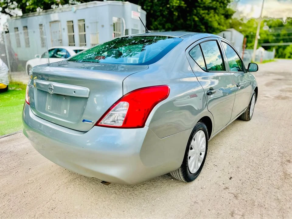 2013 Nissan Versa - Image 6 of 7