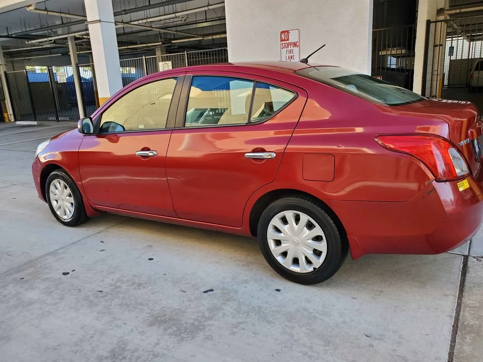 2013 Nissan Versa - Image 11 of 17
