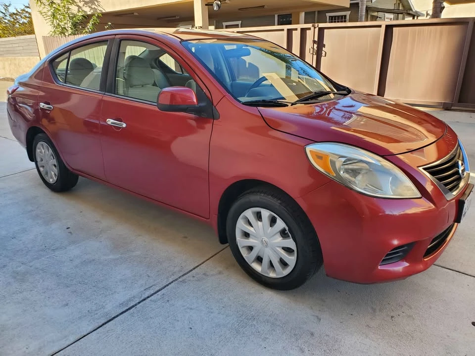 2013 Nissan Versa - Image 9 of 17