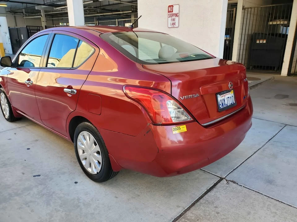 2013 Nissan Versa - Image 4 of 17