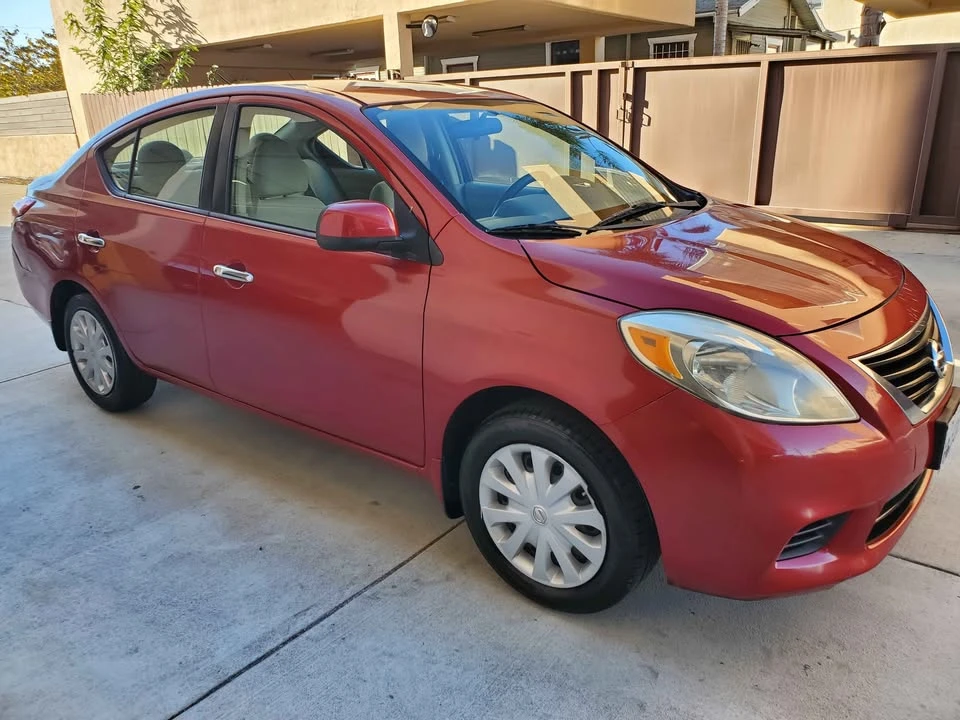 2013 Nissan Versa - Image 7 of 17