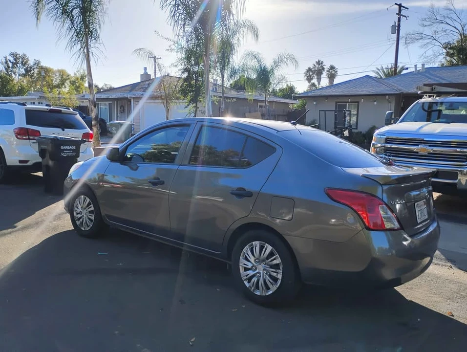 2013 Nissan Versa - Image 10 of 13