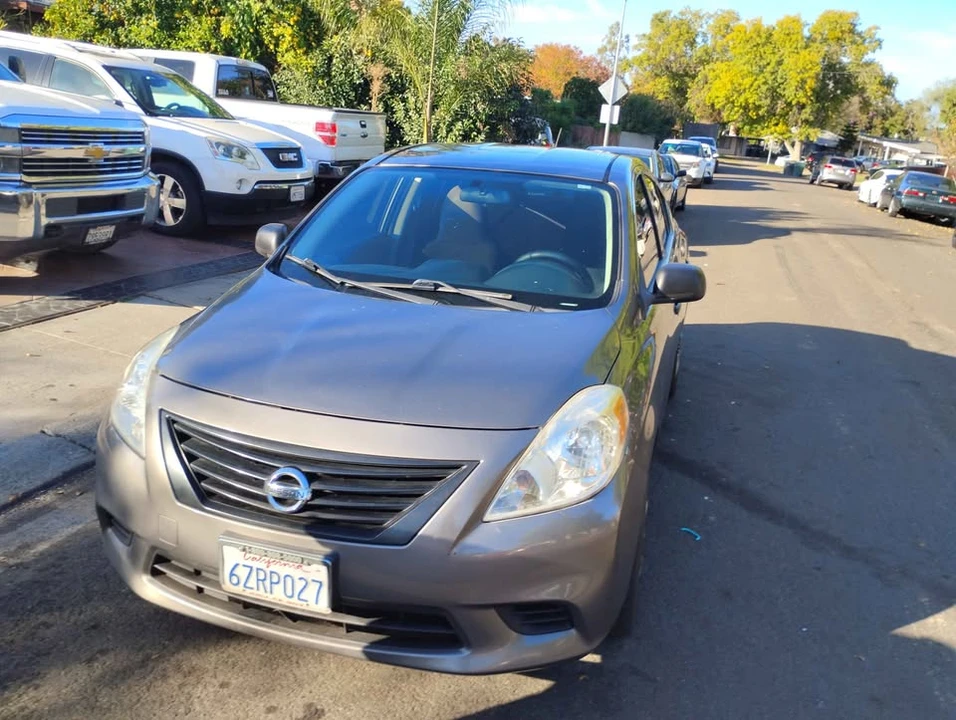 2013 Nissan Versa - Image 5 of 13