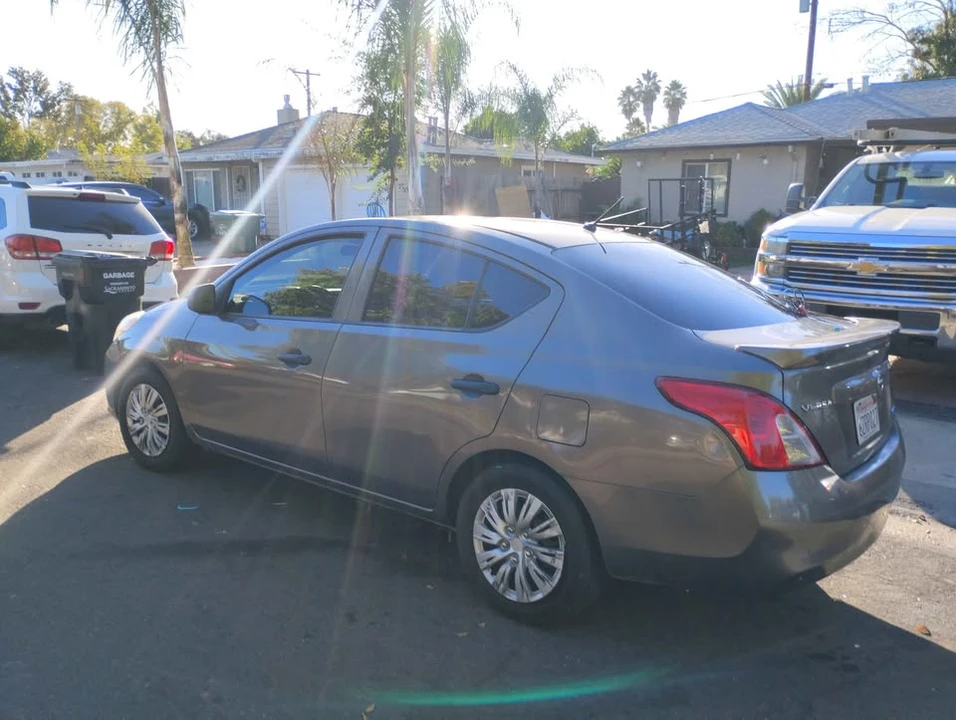 2013 Nissan Versa - Image 11 of 13