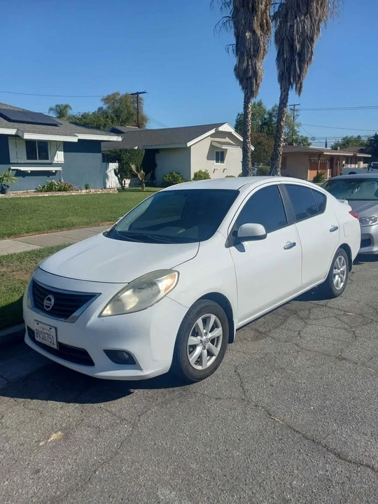 2013 Nissan Versa - Image 2 of 8