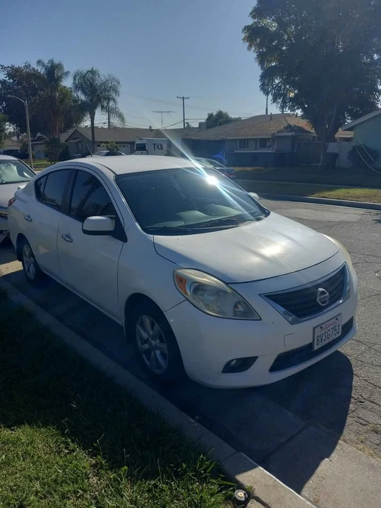 2013 Nissan Versa - Image 3 of 8