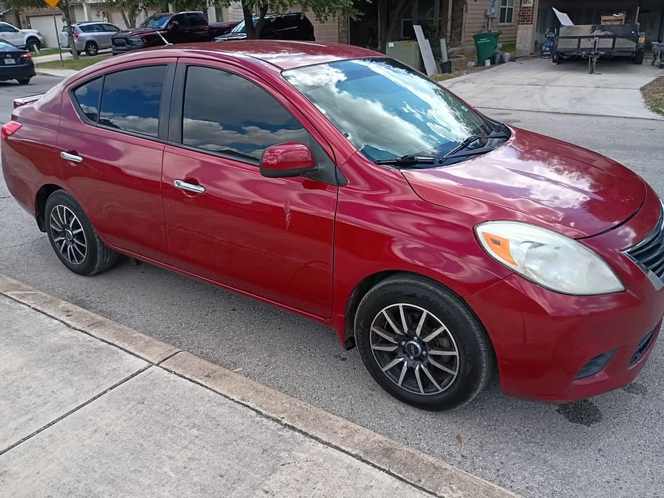 2013 Nissan Versa - Image 9 of 10