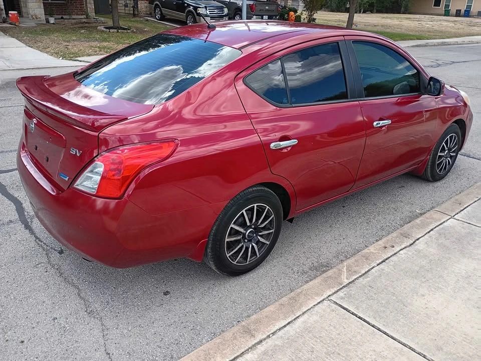 2013 Nissan Versa - Image 5 of 10