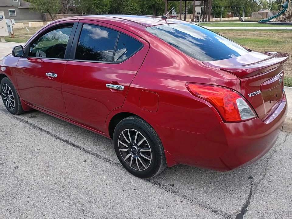 2013 Nissan Versa - Image 6 of 10