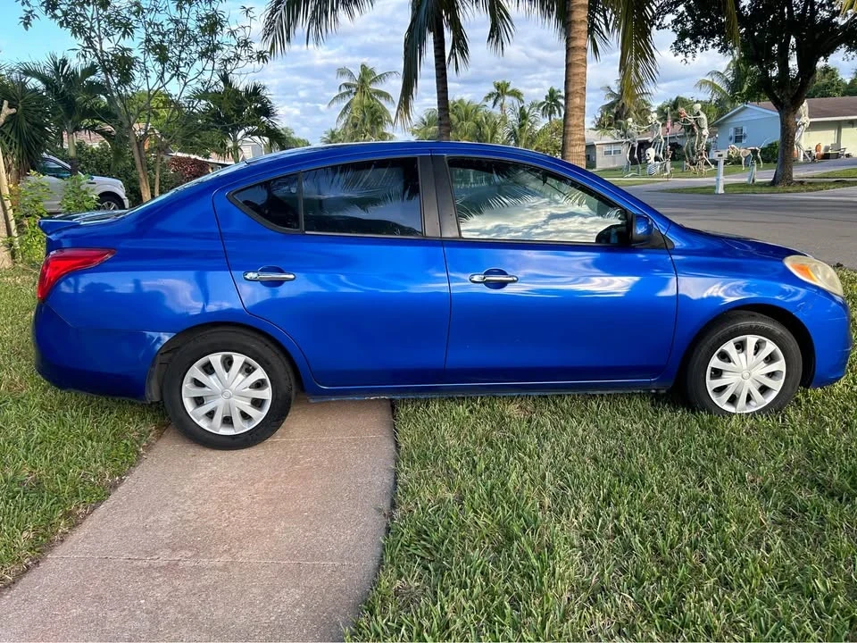 2013 Nissan Versa - Image 6 of 11