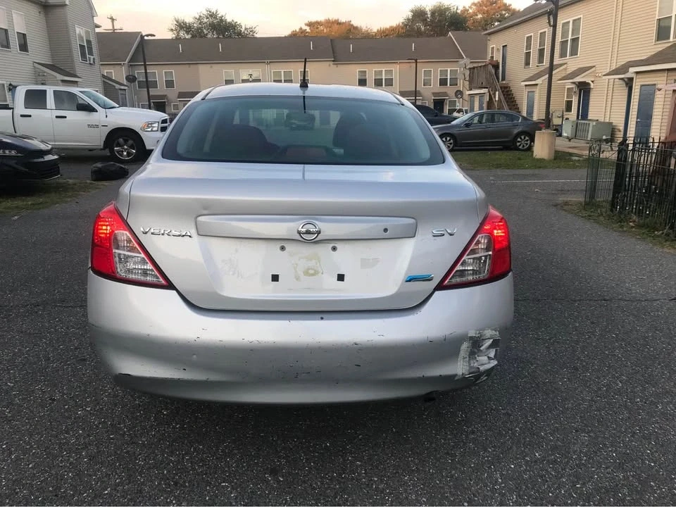2013 Nissan Versa - Image 4 of 10
