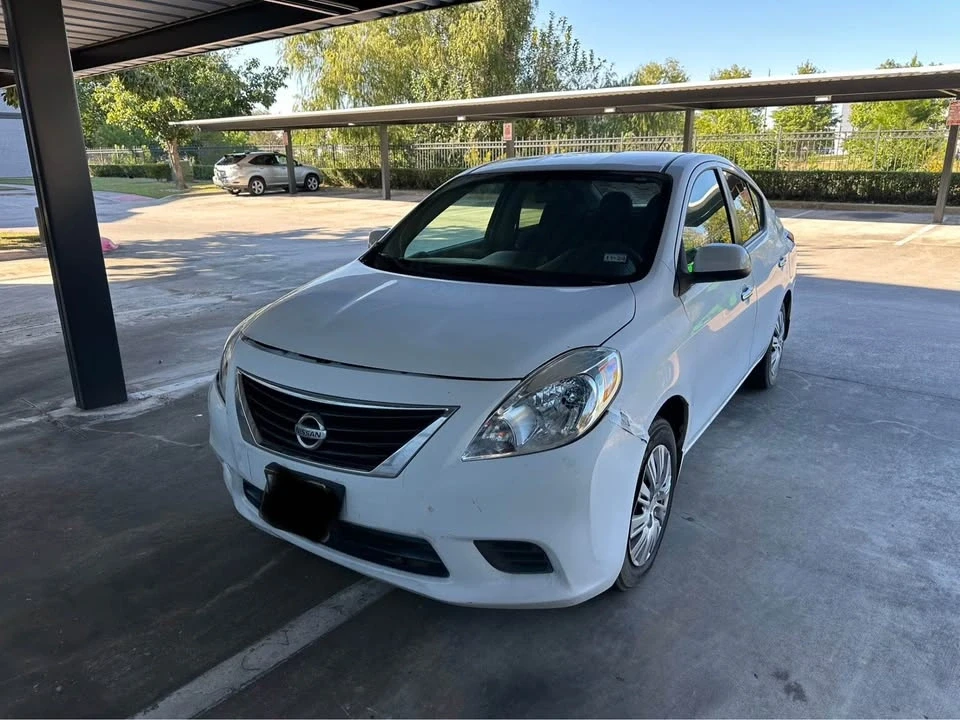 2013 Nissan Versa - Image 2 of 10