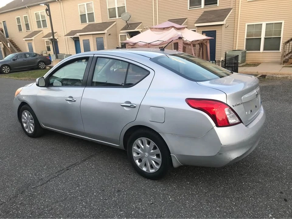 2013 Nissan Versa - Image 3 of 10