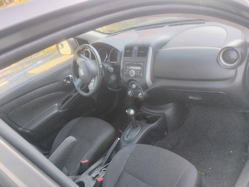 2013 Nissan Versa - Image 13 of 16