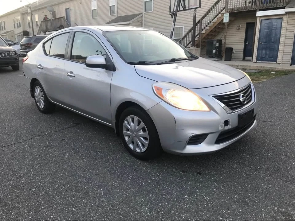 2013 Nissan Versa - Image 6 of 10